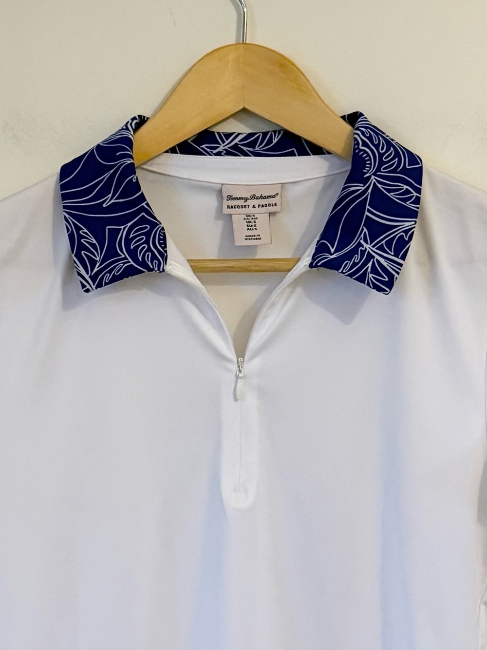 Tommy Bahama Racquet & Paddle Quarter-Zip Golf Polo Shirt White Blue Print - Picture 3 of 11